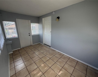 621 E Myrtle Street - Photo Thumbnail 6