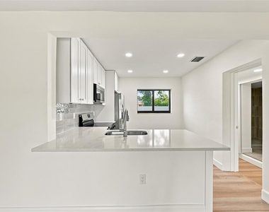 3215 W Dewey Street - Photo Thumbnail 10