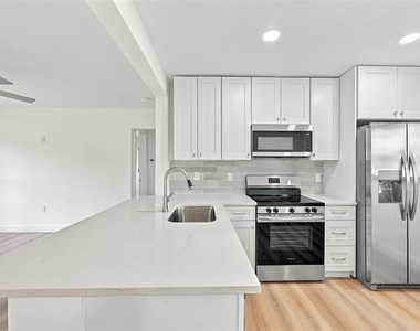 3215 W Dewey Street - Photo Thumbnail 11