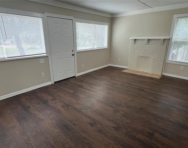 1103 Ne 9th Avenue - Photo Thumbnail 1