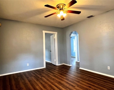 1603 E 29th Avenue - Photo Thumbnail 4