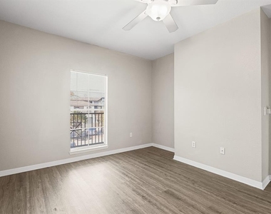 8513 Lucuya Way - Photo Thumbnail 12
