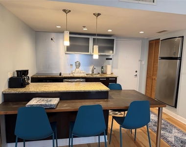 701 S Madison Avenue - Photo Thumbnail 5