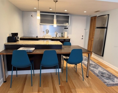 701 S Madison Avenue - Photo Thumbnail 6