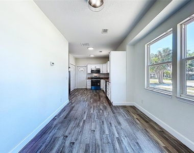 313 Jefferson Avenue S - Photo Thumbnail 5