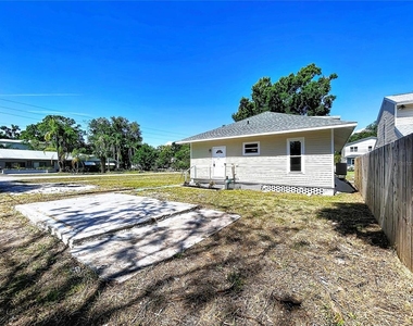 313 Jefferson Avenue S - Photo Thumbnail 1