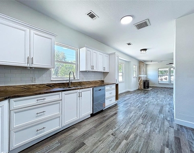 313 Jefferson Avenue S - Photo Thumbnail 6