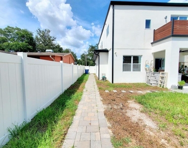 922 W Knollwood Street - Photo Thumbnail 15