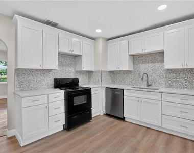6946 5th Avenue N - Photo Thumbnail 7
