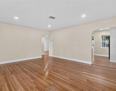 6946 5th Avenue N - Photo Thumbnail 2