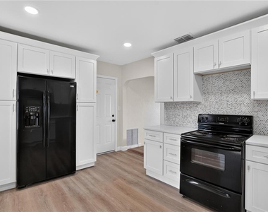 6946 5th Avenue N - Photo Thumbnail 5