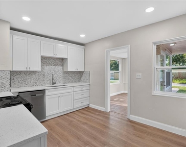 6946 5th Avenue N - Photo Thumbnail 8