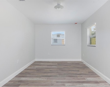 8180 42nd Street N - Photo Thumbnail 14