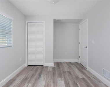 8180 42nd Street N - Photo Thumbnail 13