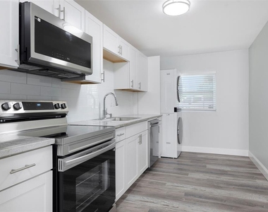 8180 42nd Street N - Photo Thumbnail 6