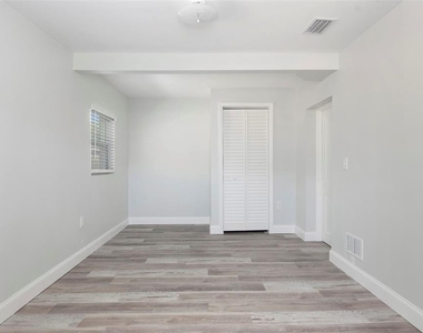 8180 42nd Street N - Photo Thumbnail 15