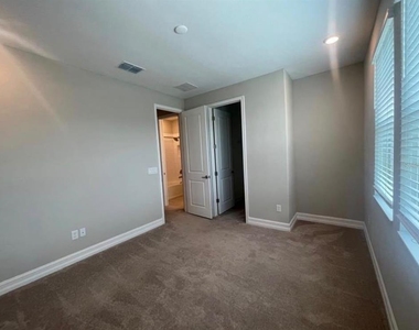 4596 Almada Lane - Photo Thumbnail 10
