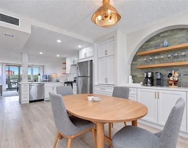 17580 Gulf Boulevard - Photo Thumbnail 6