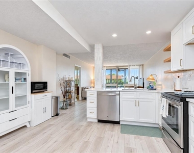 17580 Gulf Boulevard - Photo Thumbnail 9
