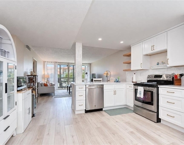 17580 Gulf Boulevard - Photo Thumbnail 8