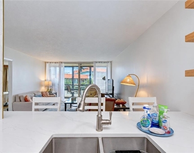 17580 Gulf Boulevard - Photo Thumbnail 14