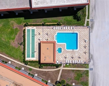 17580 Gulf Boulevard - Photo Thumbnail 36