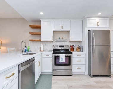 17580 Gulf Boulevard - Photo Thumbnail 10