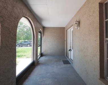 7504 N Sanibel Circle - Photo Thumbnail 3