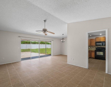 7504 N Sanibel Circle - Photo Thumbnail 9