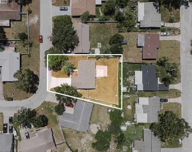 7504 N Sanibel Circle - Photo Thumbnail 10