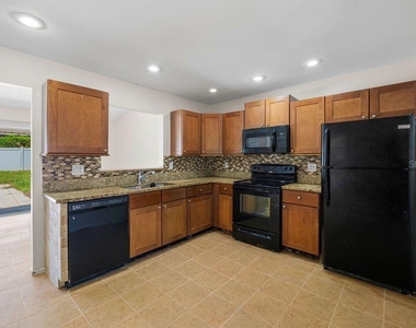 7504 N Sanibel Circle - Photo Thumbnail 32