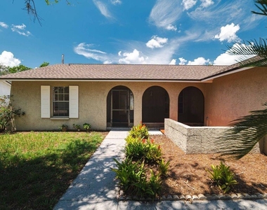 7504 N Sanibel Circle - Photo Thumbnail 1