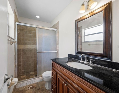 7504 N Sanibel Circle - Photo Thumbnail 15