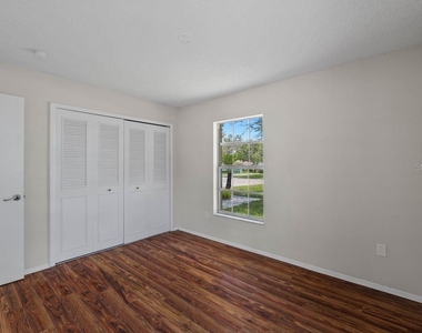 7504 N Sanibel Circle - Photo Thumbnail 4