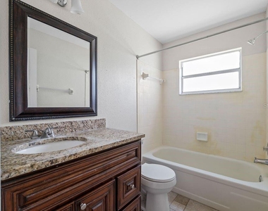7504 N Sanibel Circle - Photo Thumbnail 18