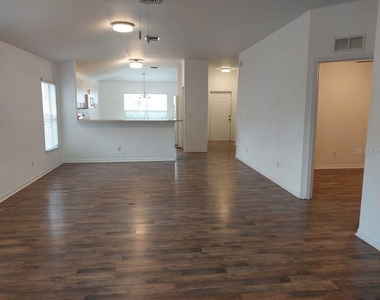557 Windermere Drive - Photo Thumbnail 7
