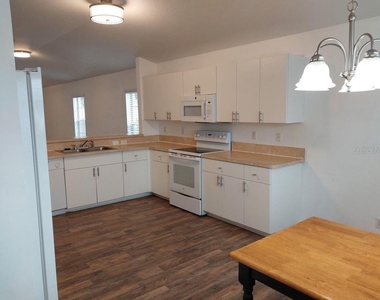 557 Windermere Drive - Photo Thumbnail 4