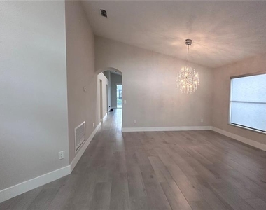 12824 Hunters Vista Boulevard - Photo Thumbnail 9