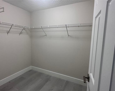 12824 Hunters Vista Boulevard - Photo Thumbnail 17