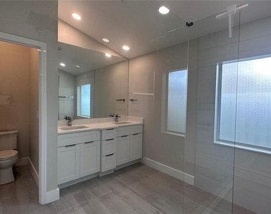 12824 Hunters Vista Boulevard - Photo Thumbnail 18