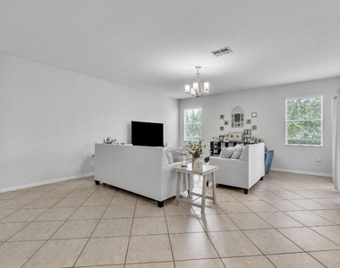 3256 Rodrick Circle - Photo Thumbnail 5
