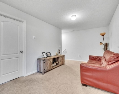 3256 Rodrick Circle - Photo Thumbnail 19