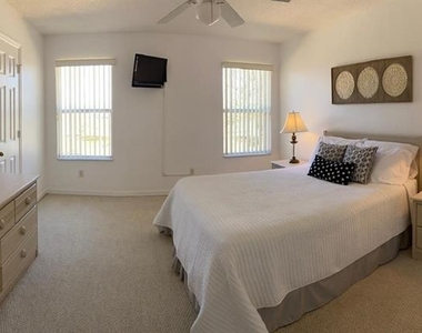 1308 S Beach Circle - Photo Thumbnail 14