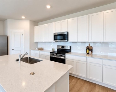 2242 Jennio Drive - Photo Thumbnail 3