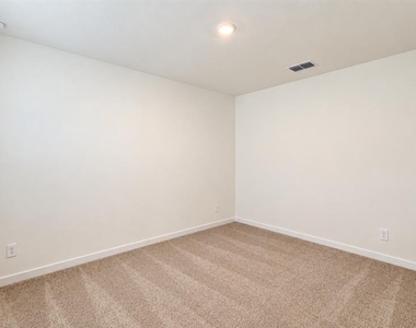 2242 Jennio Drive - Photo Thumbnail 9