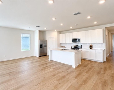2242 Jennio Drive - Photo Thumbnail 4