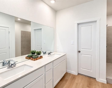 2242 Jennio Drive - Photo Thumbnail 6