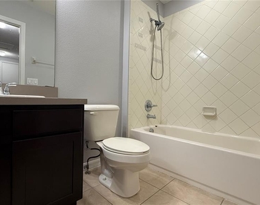 2381 Seven Oaks Drive - Photo Thumbnail 14