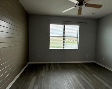 2381 Seven Oaks Drive - Photo Thumbnail 6