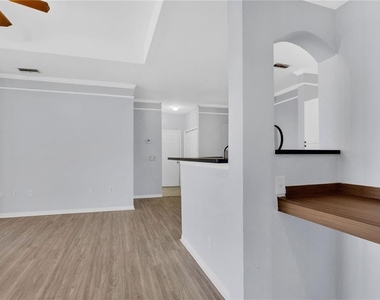 6412 Queens Borough Avenue - Photo Thumbnail 11